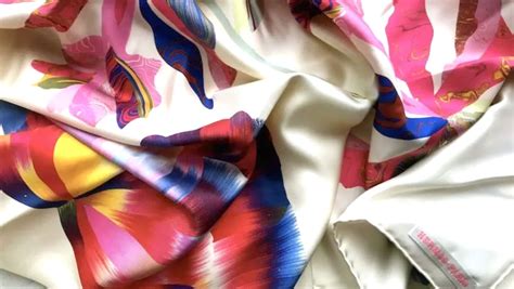 Silk marbling: a Japanese technique rediscovered 